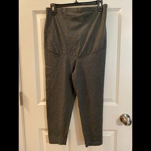 Stretchy maternity capris